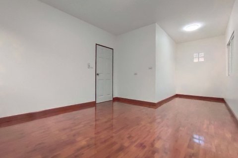 Maison à Bang Bua Thong, Thaïlande 4 chambres № 164344 - photo 13