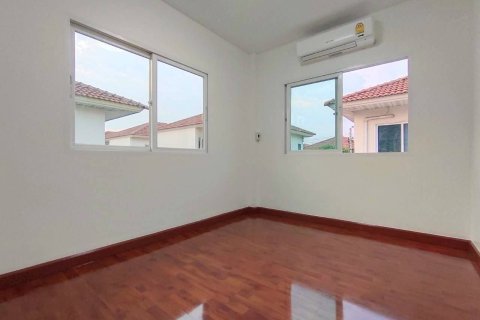 Maison à Bang Bua Thong, Thaïlande 4 chambres № 164344 - photo 15