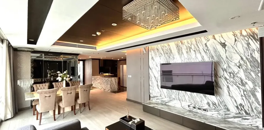 Condo in Watthana, Bangkok, Thailand, 3 bedrooms  № 167511