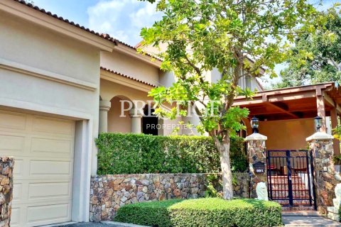House in Pattaya, Thailand 3 bedrooms № 198638