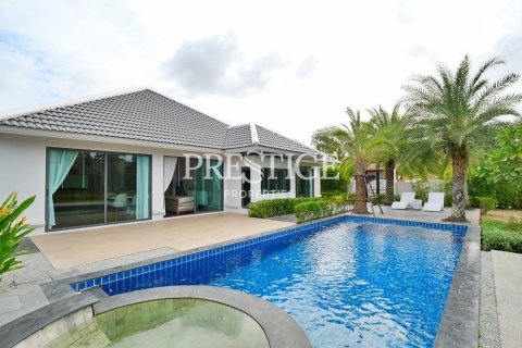 House in Pattaya, Thailand 3 bedrooms № 198635
