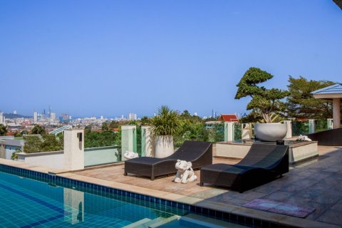 House in Pattaya, Thailand 7 bedrooms № 163919 - photo 14