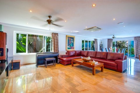 House in Pattaya, Thailand 7 bedrooms № 163919 - photo 26