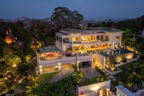 House in Pattaya, Thailand 7 bedrooms № 163919