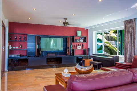 House in Pattaya, Thailand 7 bedrooms № 163919 - photo 24