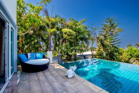 House in Pattaya, Thailand 7 bedrooms № 163919 - photo 13
