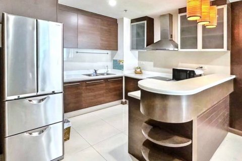 Condo in Bangkok, Thailand, 2 bedrooms  № 119101 - photo 7