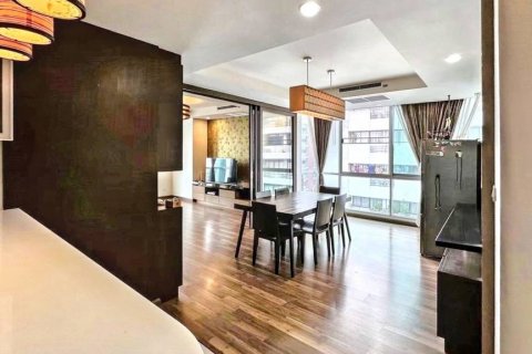 Condo in Bangkok, Thailand, 2 bedrooms  № 119101 - photo 3