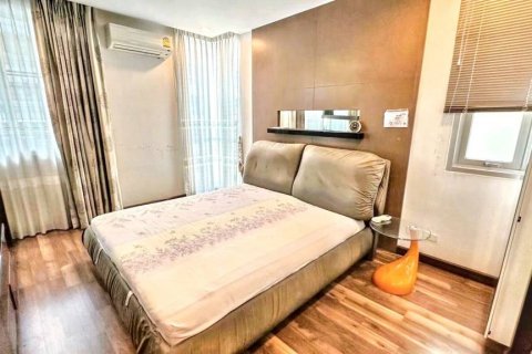 Condo in Bangkok, Thailand, 2 bedrooms  № 119101 - photo 10