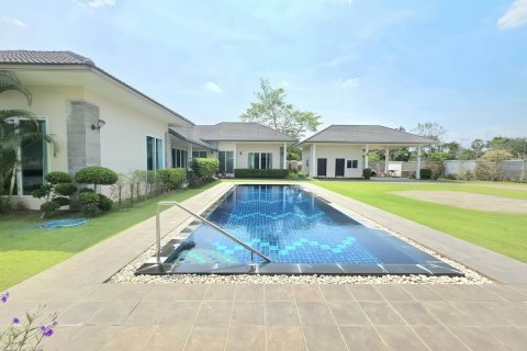 Villa in Pattaya, Thailand 3 bedrooms № 198748