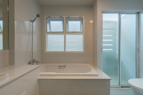 Maison à Bang Phli Yai, Thaïlande 4 chambres № 170508 - photo 12