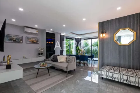 Casa de 5 dormitorios en Jomtien Beach, Pattaya, Tailandia № 211635 - foto 9