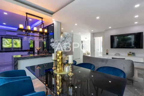 Casa de 5 dormitorios en Jomtien Beach, Pattaya, Tailandia № 211635 - foto 8