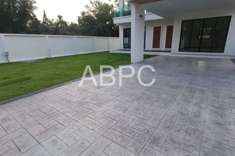 Casa de 3 dormitorios en Pattaya, Tailandia № 211631 - foto 3