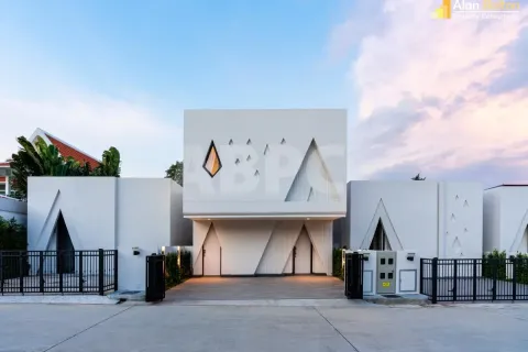 Casa de 4 dormitorios en Pattaya, Tailandia № 211634 - foto 6