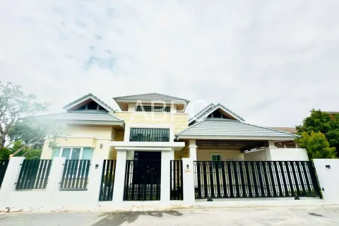 Casa de 3 dormitorios en Pattaya, Tailandia № 211636 - foto 7