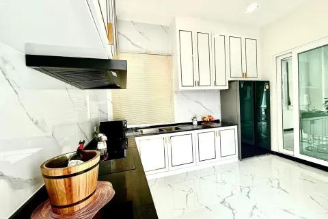 Casa de 3 dormitorios en Pattaya, Tailandia № 211636 - foto 18