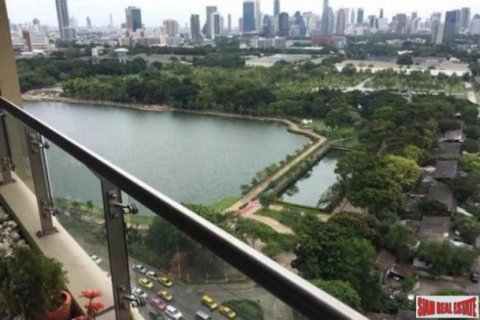 Apartment in Bangkok, Thailand 4 bedrooms № 193870