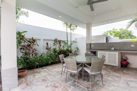 Villa in Hua Hin, Thailand 3 bedrooms № 168619 - photo 7
