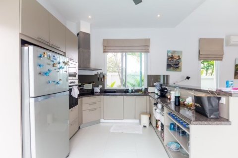 Villa in Hua Hin, Thailand 3 bedrooms № 168619 - photo 6