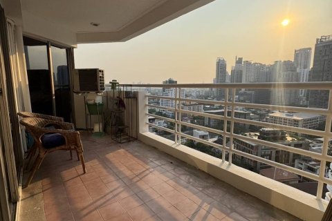 Condo in Khlong Toei, Bangkok, Thailand, 2 bedrooms  № 170509 - photo 4