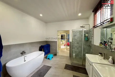Casa de 3 dormitorios en Pattaya, Tailandia № 212517 - foto 30