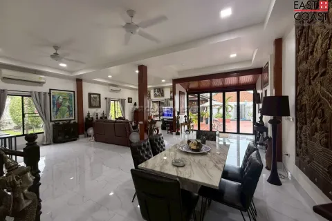 Casa de 3 dormitorios en Pattaya, Tailandia № 212519 - foto 4