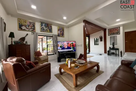 Casa de 3 dormitorios en Pattaya, Tailandia № 212519 - foto 2