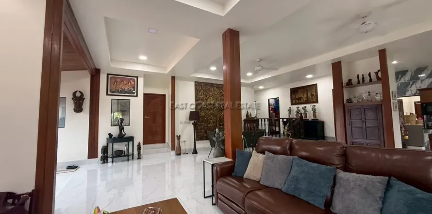 Casa de 3 dormitorios en Pattaya, Tailandia № 212519