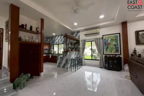 Casa de 3 dormitorios en Pattaya, Tailandia № 212519 - foto 11