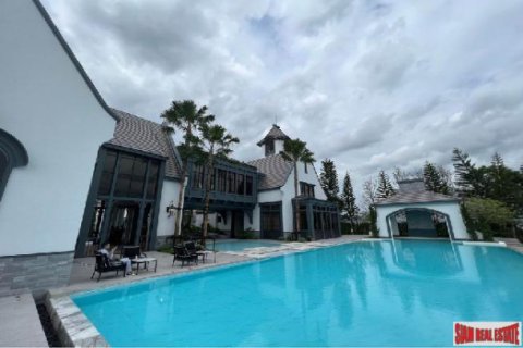 House in Bangkok, Thailand 4 bedrooms № 203210 - photo 3