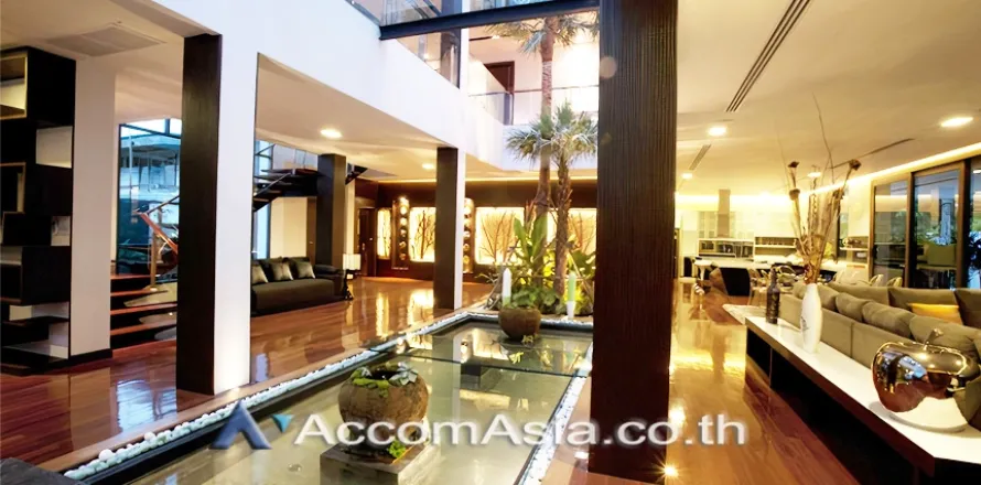 Haus in Watthana, Bangkok, Thailand 4 Schlafzimmer № 215819