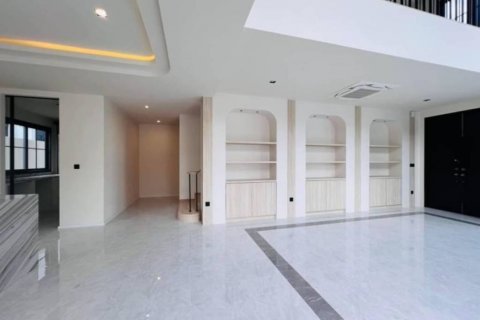 Villa in Pattaya, Thailand 4 bedrooms № 114182 - photo 2