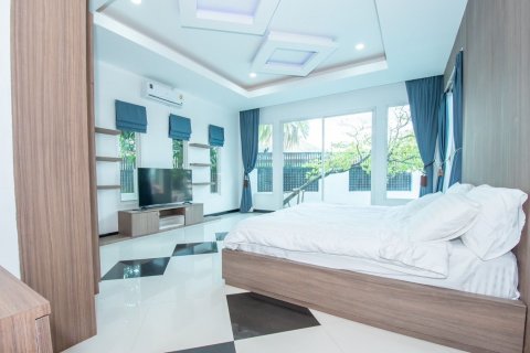 House in Pattaya, Thailand 4 bedrooms № 135428 - photo 23