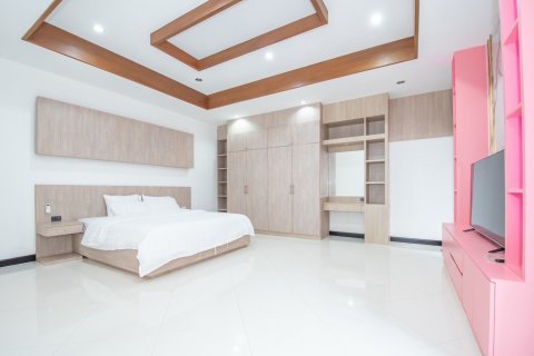 House in Pattaya, Thailand 4 bedrooms № 135428 - photo 28