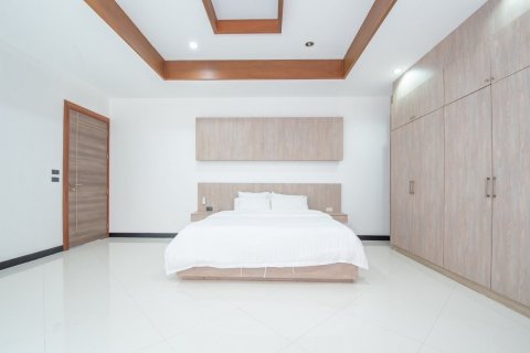 House in Pattaya, Thailand 4 bedrooms № 135428 - photo 26