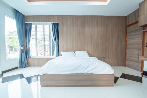 House in Pattaya, Thailand 4 bedrooms № 135428 - photo 17