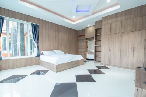 House in Pattaya, Thailand 4 bedrooms № 135428 - photo 21