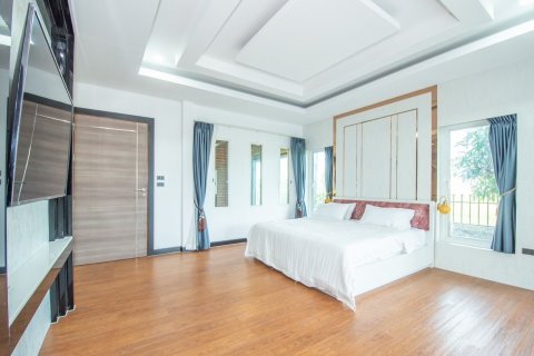 House in Pattaya, Thailand 4 bedrooms № 135428 - photo 9