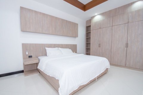 House in Pattaya, Thailand 4 bedrooms № 135428 - photo 25