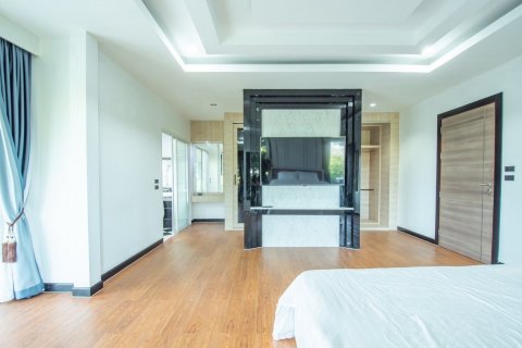 House in Pattaya, Thailand 4 bedrooms № 135428 - photo 8
