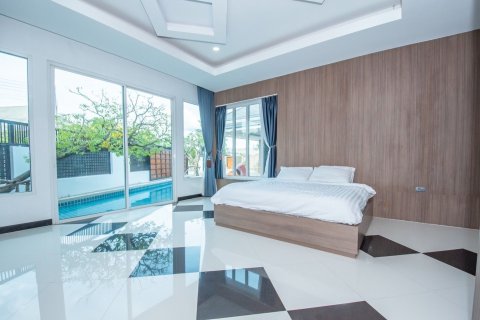 House in Pattaya, Thailand 4 bedrooms № 135428 - photo 18