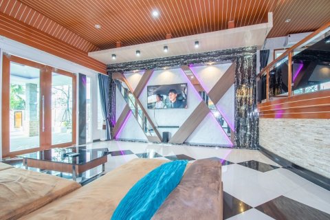House in Pattaya, Thailand 4 bedrooms № 135428 - photo 15