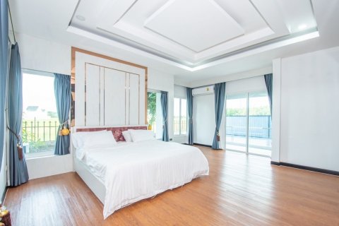 House in Pattaya, Thailand 4 bedrooms № 135428 - photo 11