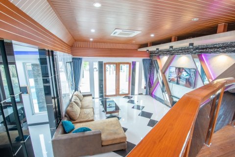 House in Pattaya, Thailand 4 bedrooms № 135428 - photo 14