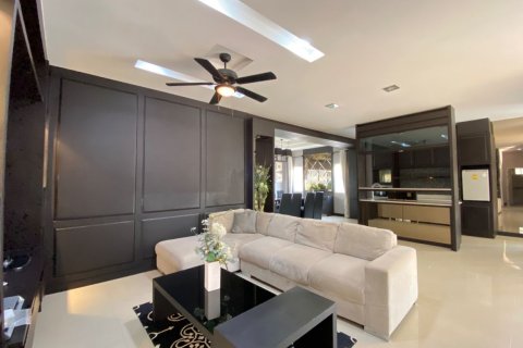 House in Chiang Mai, Thailand 4 bedrooms № 160116 - photo 2
