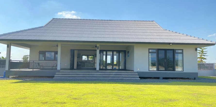 House in Chiang Mai, Thailand 4 bedrooms № 160119