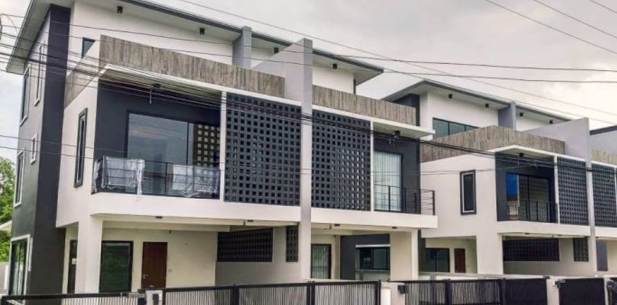 Townhouse à Chiang Mai, Thaïlande 18 chambres № 160115