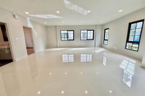 House in Bang Kaeo, Thailand 4 bedrooms № 157000 - photo 3