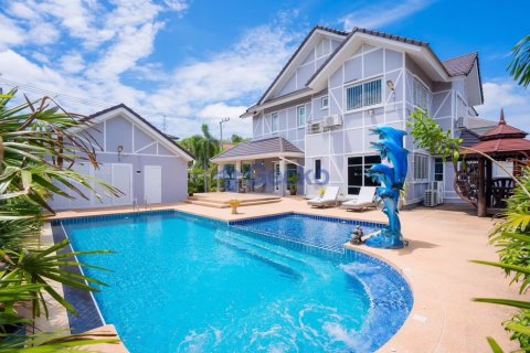 Maison à Pattaya, Thaïlande 6 chambres № 196590